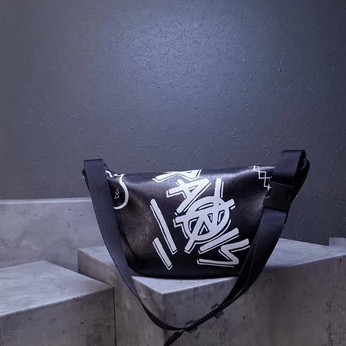 BALENCIAG巴黎世家 頂級原版品質 EXPLORER塗鴉款胸包 腰包 182788  BL1540